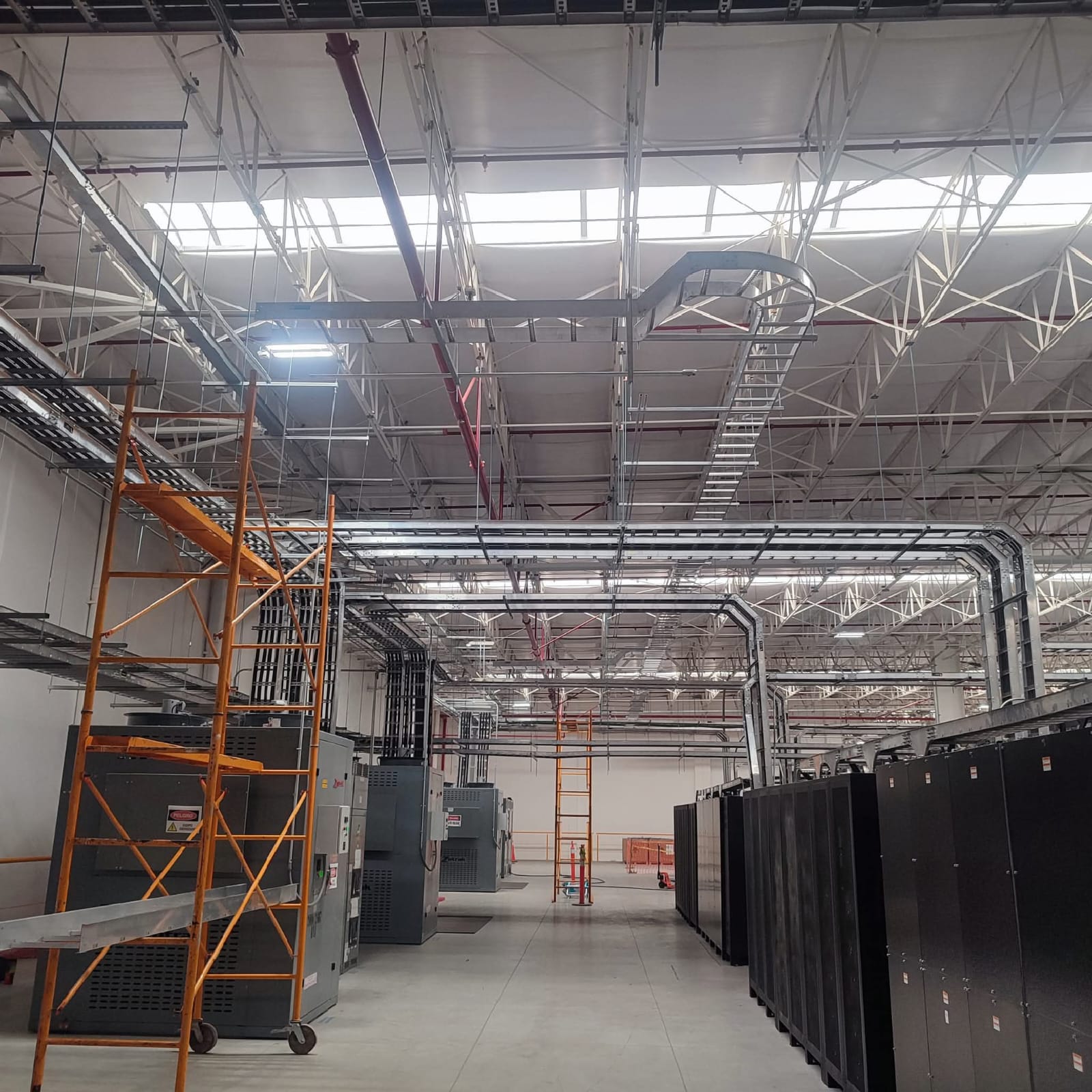 Infraestructura eléctrica y tendido industrial ejecutado por SYVOLTX